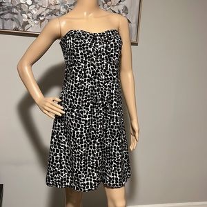 White House Black Market dress. 100% Silk shell, polyester lining.